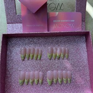 Monrow Elegant Press-On Nails